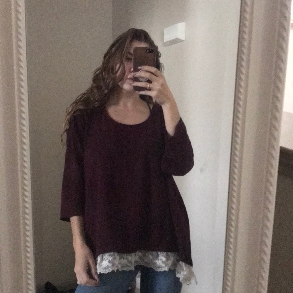 Half sleeve tunic with lace trim